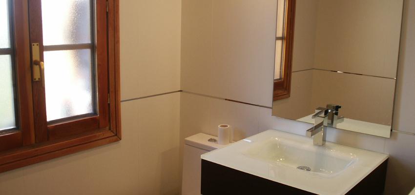 Baño Estilo moderno Color azul oscuro  diseñado por Valentin | Gremio | Copyright OBRASREFOROM