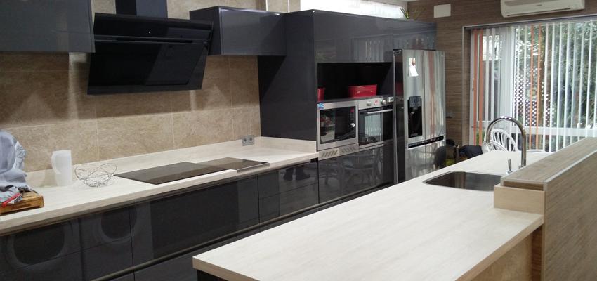 Cocina Estilo moderno Color bronce  diseñado por Valentin | Gremio | Copyright OBRASREFOROM