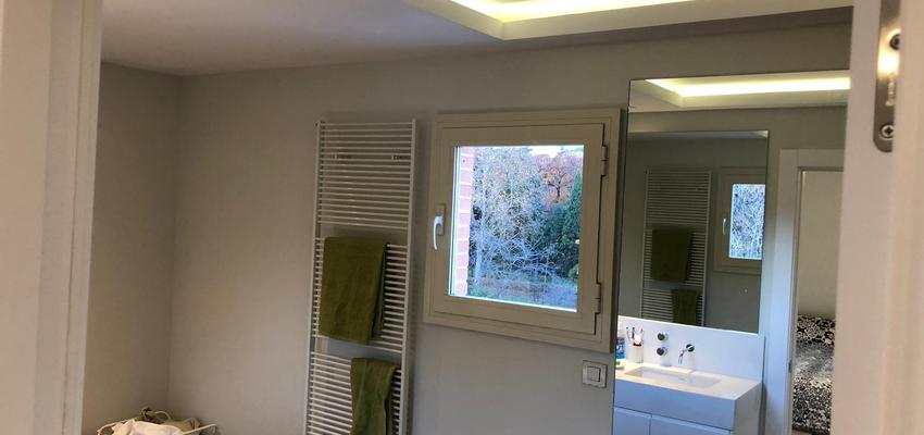 Baño Estilo moderno Color blanco  diseñado por Valentin | Gremio | Copyright OBRASREFOROM