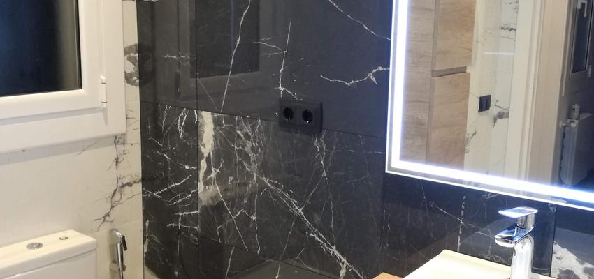 Baño Estilo vanguardista Color negro, plateado  diseñado por Reformas MONTVEL | Gremio | Copyright Reformas MONTVEL