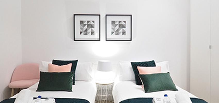 Dormitorio Estilo contemporaneo Color rosa, verde, blanco  diseñado por Trazo interiorismo | Interiorista 