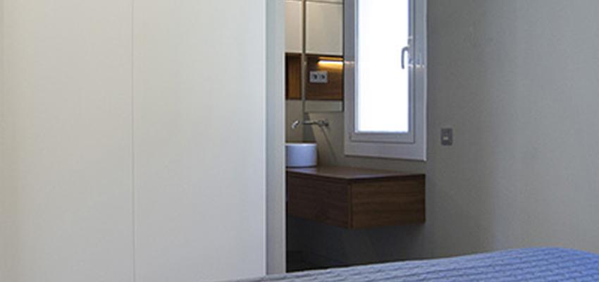 Baño, Dormitorio, Vestidor Estilo contemporaneo Color marron, blanco, gris  diseñado por Trazo interiorismo | Interiorista 