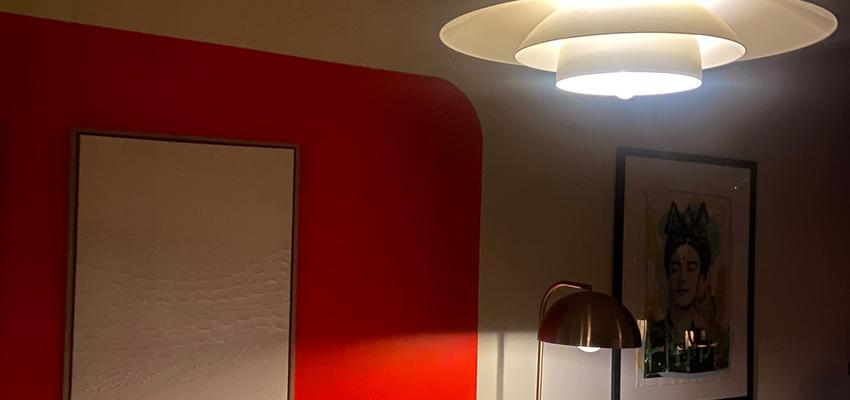 Sala de la TV, Salon Estilo eclectico Color rojo  diseñado por D al cuadrado | Reformista, constructor 