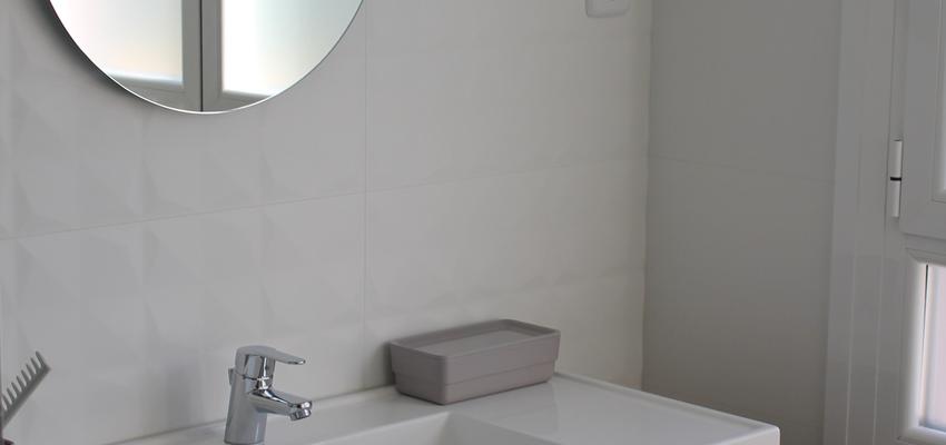 Baño style contemporaneo color marron, gris, plateado  diseñado por Arq & Reformas. Madrid | Arquitecto 