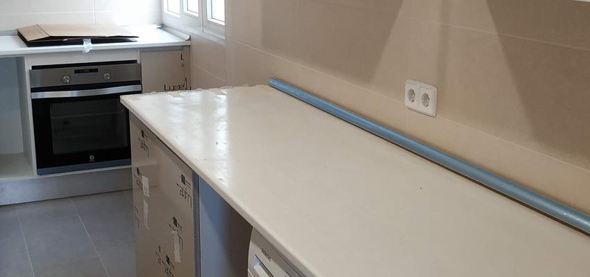 Cocina Estilo moderno Color beige  diseñado por Daniel Cristian | Gremio | Copyright Daniel Cristian