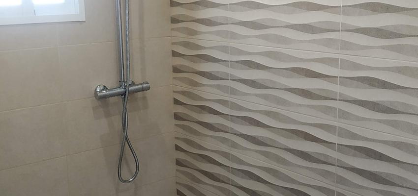 Baño Estilo moderno Color beige, marron  diseñado por Daniel Cristian | Gremio | Copyright Daniel Cristian