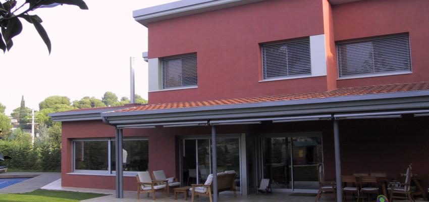 Exterior Estilo contemporaneo Color rojo, gris  diseñado por ARQuadrat - arquitectura i rehabilitació | Arquitecto Técnico 