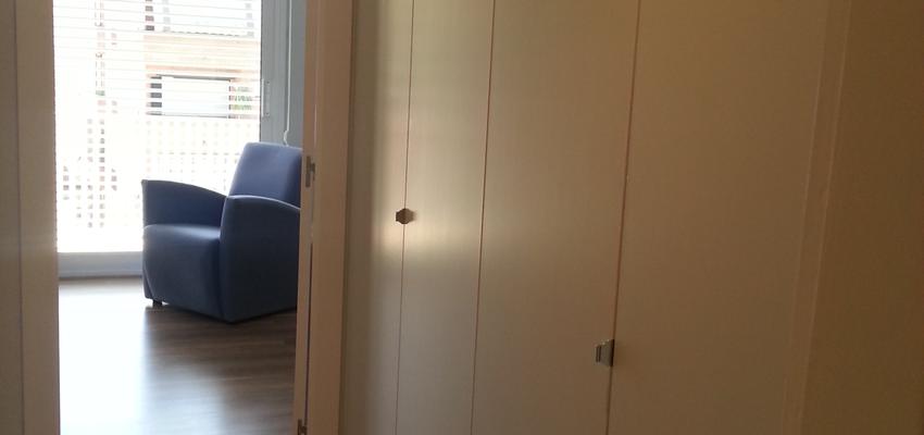 Vestidor, Recibidor Estilo moderno Color beige, marron, blanco  diseñado por ARQuadrat - arquitectura i rehabilitació | Arquitecto Técnico 