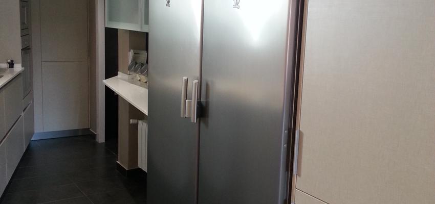 Cocina Estilo moderno Color gris, gris  diseñado por ARQuadrat - arquitectura i rehabilitació | Arquitecto Técnico 