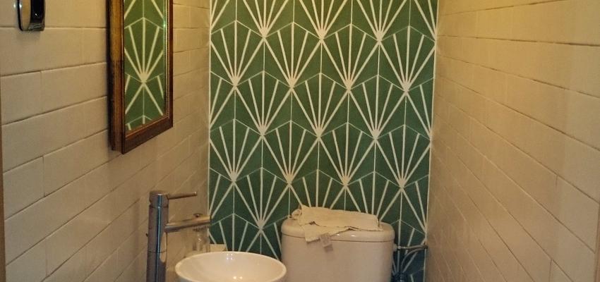 Baño Estilo eclectico Color rojo, azul, marron  diseñado por l'estudi .espai de creació | Interiorista | Copyright Soy propietario de esta imagen.