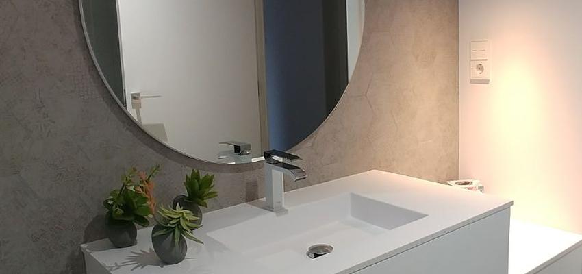 Baño Estilo contemporaneo Color marron, azul, gris  diseñado por l'estudi .espai de creació | Interiorista | Copyright Soy propietario de esta imagen.