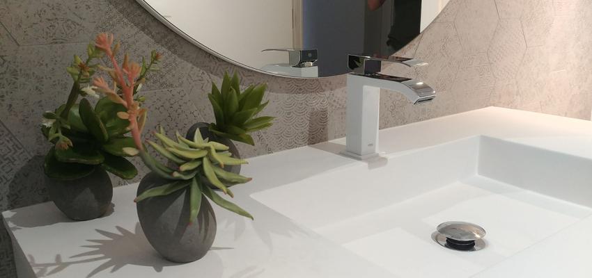 Baño Estilo contemporaneo Color rojo, turquesa, beige  diseñado por l'estudi .espai de creació | Interiorista | Copyright Soy propietario de esta imagen.