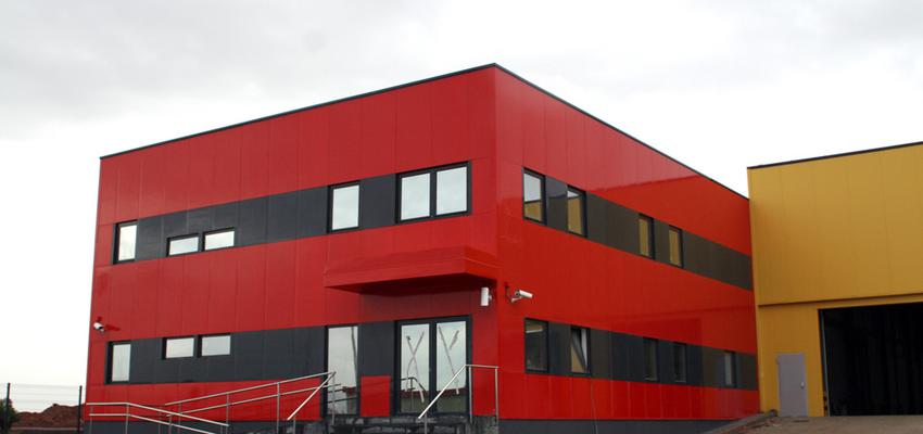 Exterior Estilo moderno Color rojo  diseñado por Jorge Montón Palacios | Gremio 