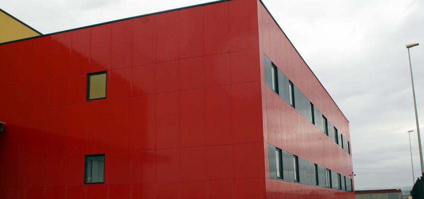 Exterior Estilo moderno Color rojo  diseñado por Jorge Montón Palacios | Gremio 