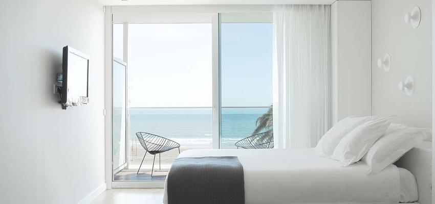 Dormitorio Estilo mediterraneo Color turquesa, azul cielo, blanco  diseñado por SS HOME Reformas Integrales | Reformista, constructor 