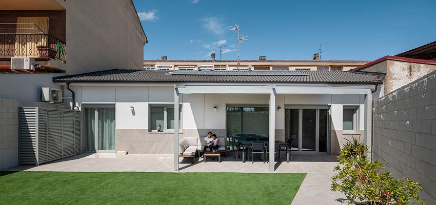 Porche, Exterior, Jardin Estilo moderno Color verde, gris, negro  diseñado por CONSTRUCCIONES JUAN ZORZANO BLANCO S.L. | Arquitecto 