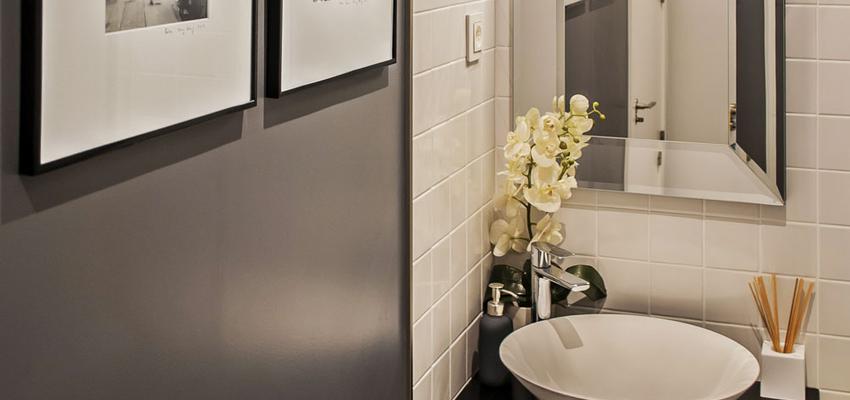 Baño Estilo contemporaneo Color beige, gris, negro  diseñado por Arrevol arquitectura | Arquitecto 