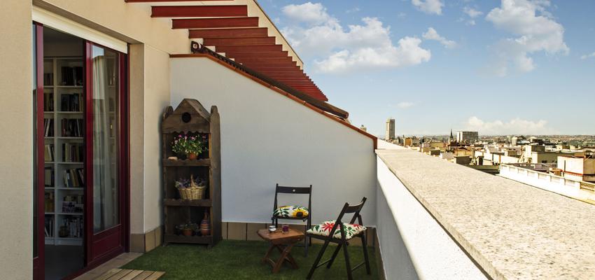 Terraza Estilo contemporaneo Color rojo, verde, blanco  diseñado por Arrevol arquitectura | Arquitecto 