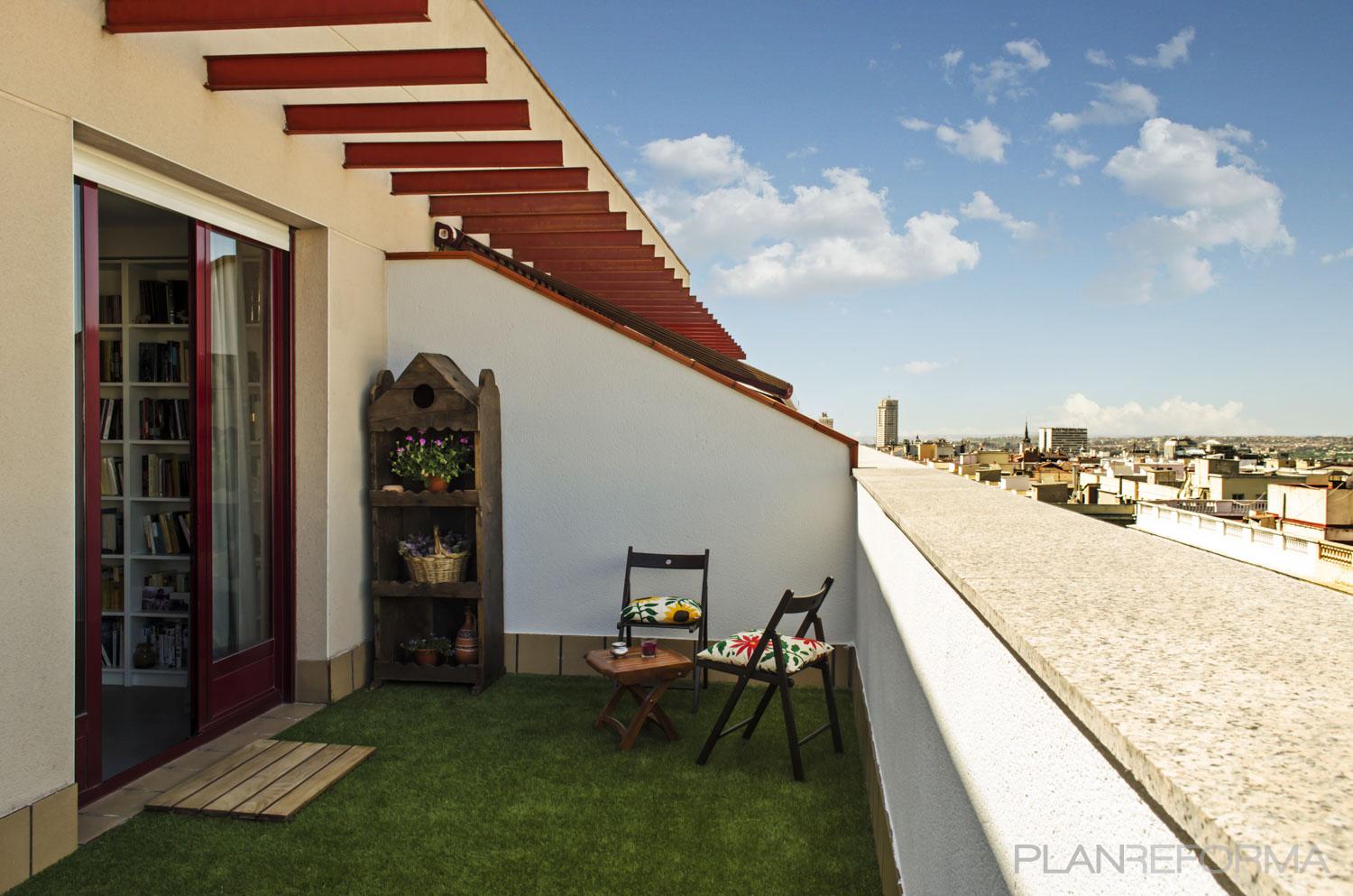 Terraza Estilo contemporaneo Color rojo, verde, blanco  diseñado por Arrevol arquitectura | Arquitecto 