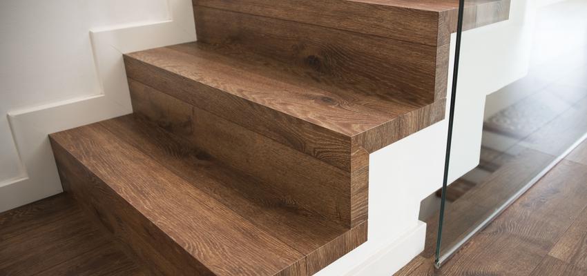 Escalera Estilo contemporaneo Color turquesa  diseñado por Irma Ribera | Interiorista | Copyright Irma Ribera