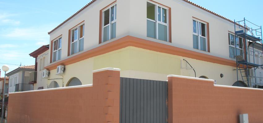 Exterior Estilo clasico Color beige, marron, blanco  diseñado por Reforcentro S.C. | Arquitecto Técnico 