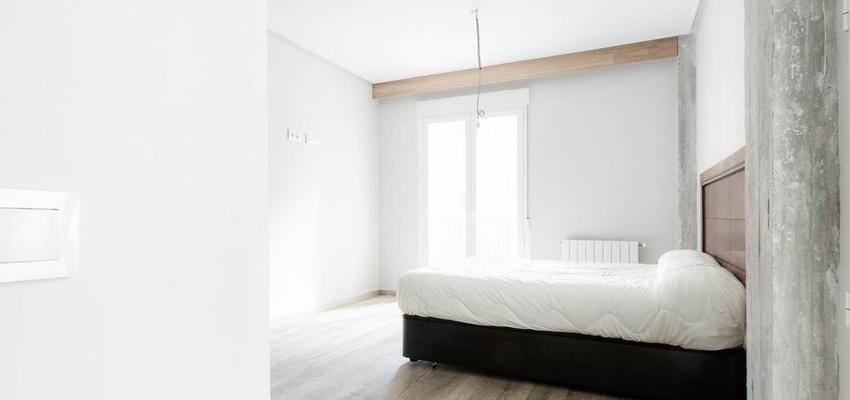 Dormitorio style moderno color marron, marron, blanco, gris, negro  diseñado por Alvaro Aparicio Martín | Arquitecto 