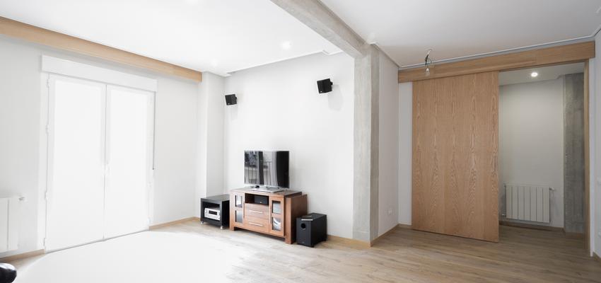 Loft style moderno color marron, blanco, gris  diseñado por Alvaro Aparicio Martín | Arquitecto 