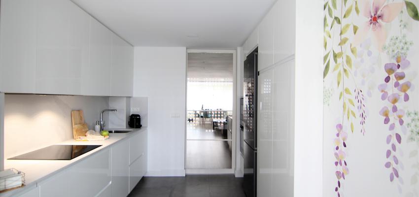 Cocina Estilo moderno Color verde, blanco, gris  diseñado por ProHome | Reformista, constructor 