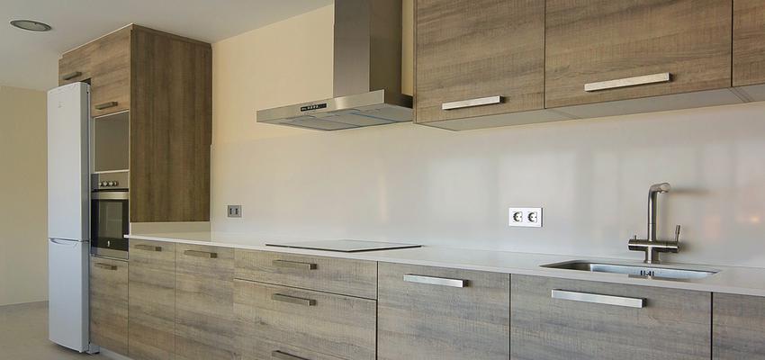 Cocina Estilo mediterraneo Color beige, beige, marron  diseñado por joanPMP | Arquitecto 