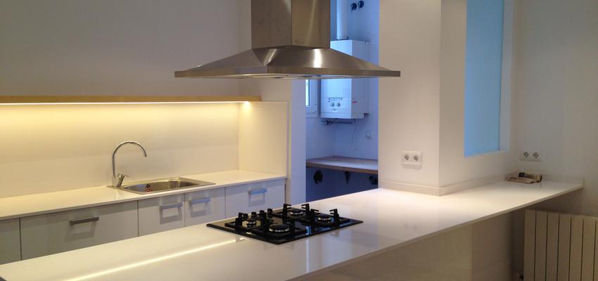 Cocina style contemporaneo color gris  diseñado por Vitali | Arquitecto | Copyright reforma integral  balmes