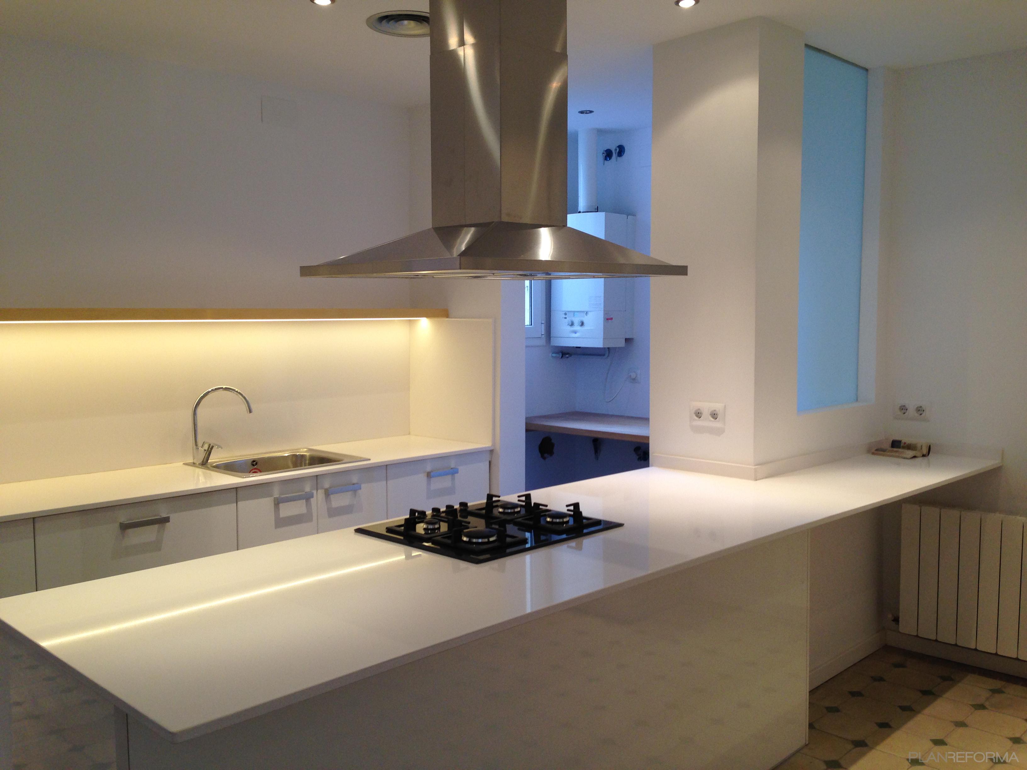 Cocina style contemporaneo color gris  diseñado por Vitali | Arquitecto | Copyright reforma integral  balmes