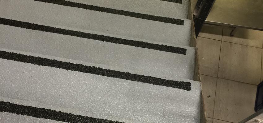 Escalera Estilo contemporaneo Color gris  diseñado por PAVITEC 2000 | Gremio | Copyright PAVITEC 2000