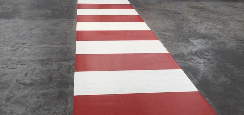 Garaje Estilo clasico Color rojo  diseñado por PAVITEC 2000 | Gremio | Copyright PAVITEC 2000