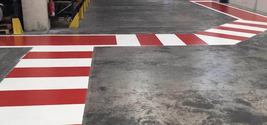 Garaje Estilo clasico Color rojo  diseñado por PAVITEC 2000 | Gremio | Copyright PAVITEC 2000