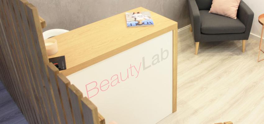 Salón de belleza Estilo moderno Color ocre, beige, bronce  diseñado por Triangle Deco coaching | Interiorista 