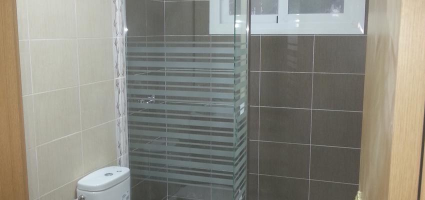 Baño Estilo tradicional Color crema, marron, beige  diseñado por Reformas Rojoli Madrid SL | Reformista, constructor | Copyright SI