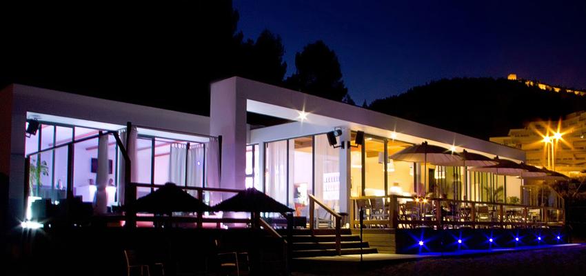 Recibidor, Terraza, Exterior, Restaurante style contemporaneo color azul oscuro, marron, blanco  diseñado por Paulo Lucas | Arquitecto 