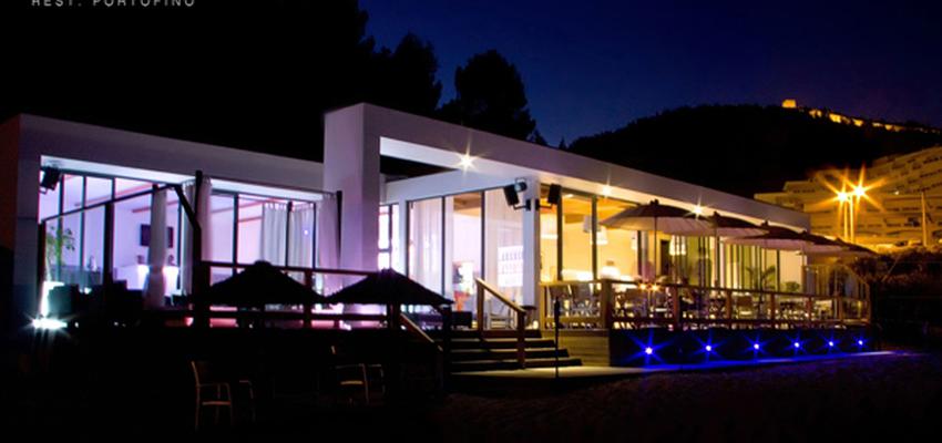 Terraza, Exterior, Restaurante style moderno color azul, marron, blanco, negro  diseñado por Paulo Lucas | Arquitecto 