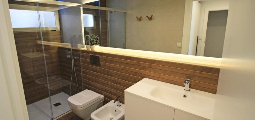 Baño Estilo moderno Color marron, blanco  diseñado por Coalco | Gremio | Copyright Coalco