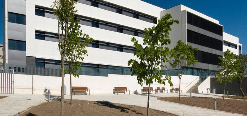 Exterior style contemporaneo color blanco, gris, negro  diseñado por Trasdos arquitectos | Arquitecto 