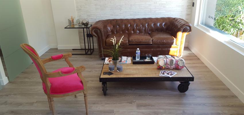 Salon Estilo contemporaneo Color rosa, marron, blanco  diseñado por construimos tu casa sl. | Gremio | Copyright contruimos tu casa sl