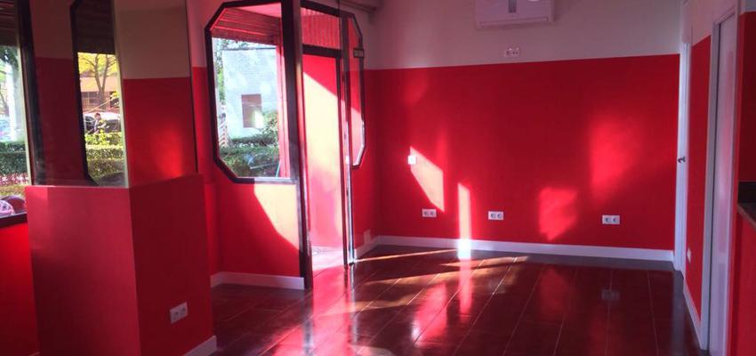 Tienda Estilo moderno Color rojo, rosa, blanco  diseñado por construimos tu casa sl. | Gremio | Copyright contruimos tu casa sl