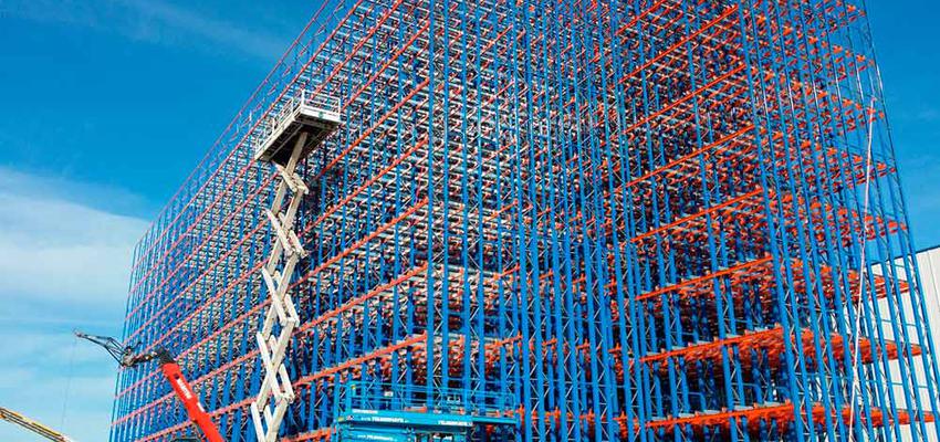 Exterior, Galería Estilo eclectico Color rojo, verde  diseñado por TEXAPRO | Reformista, constructor | Copyright IMAGEN PROPIA.