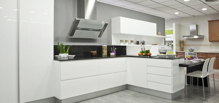 Cocina Estilo tradicional Color rojo  diseñado por TEXA-PRO | Reformista, constructor | Copyright IMAGEN PROPIA.