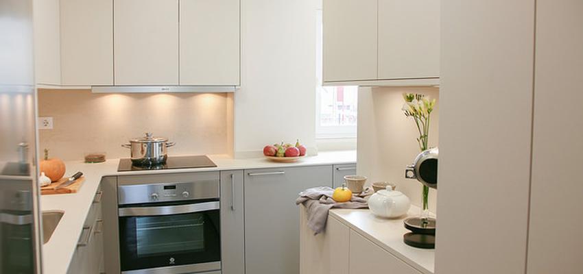 Cocina Estilo moderno Color negro, dorado, plateado  diseñado por Proyectos y Reformas RUAN | Gremio 