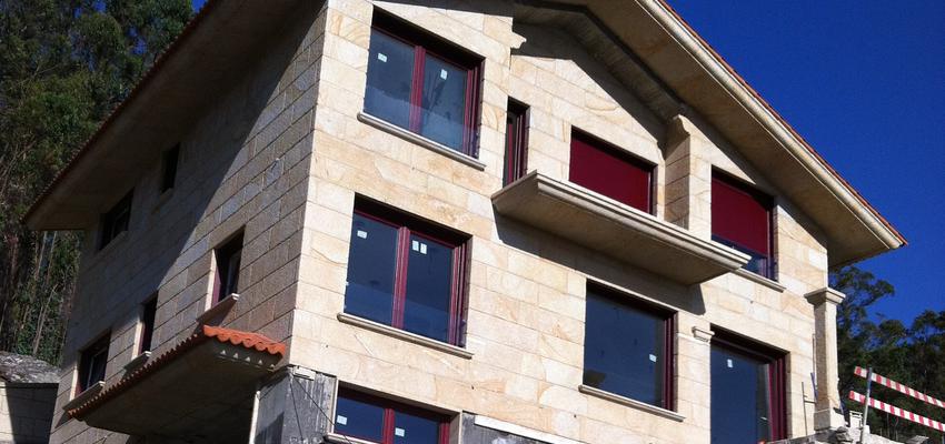 Terraza, Exterior style clasico color rojo, ocre  diseñado por Carlos Trabazo Molins | Arquitecto 