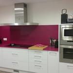 Cocina style contemporaneo color rojo, blanco, gris