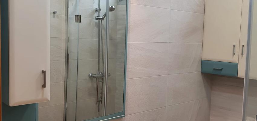 Baño Estilo moderno Color rojo, violeta, beige  diseñado por Construmanager S.L. | Gremio | Copyright Imagen de Construmanager S.L.