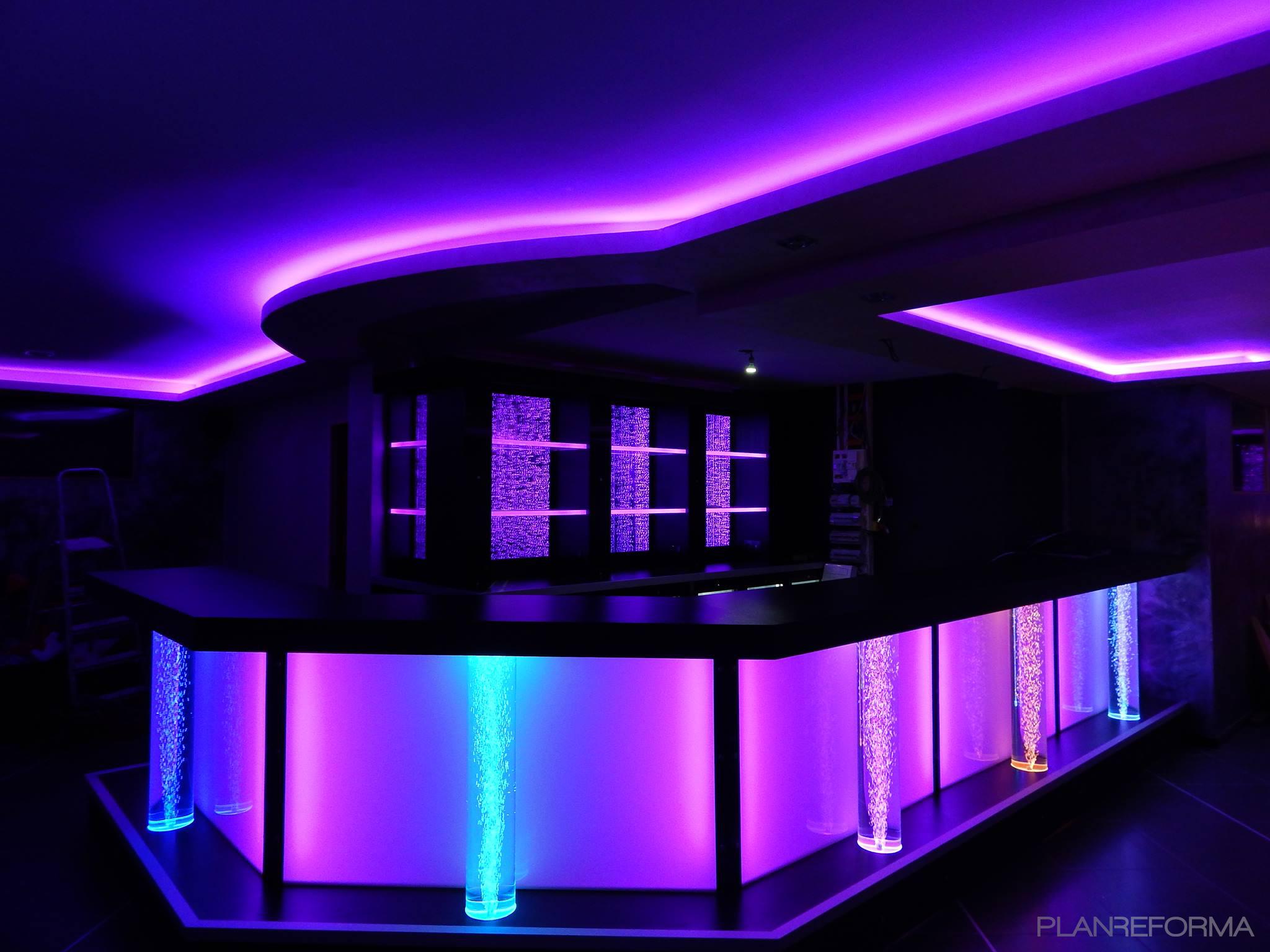 Bar Estilo moderno Color azul, rosa, negro  diseñado por Sandro Faticone | Arquitecto 