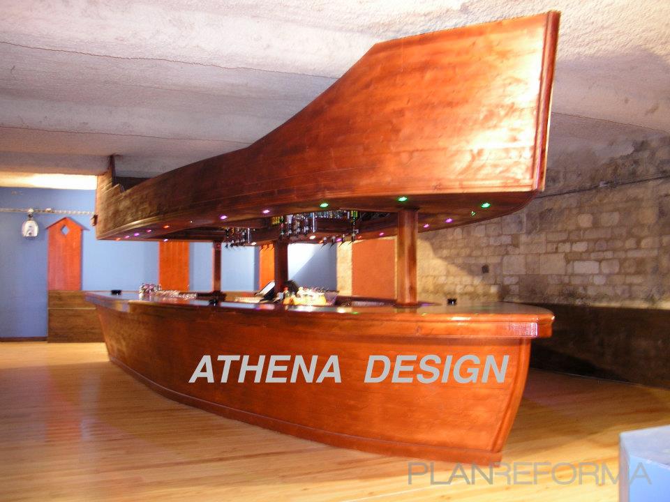 Bar Estilo tropical Color amarillo, azul cielo, bronce  diseñado por Sandro Faticone | Arquitecto 